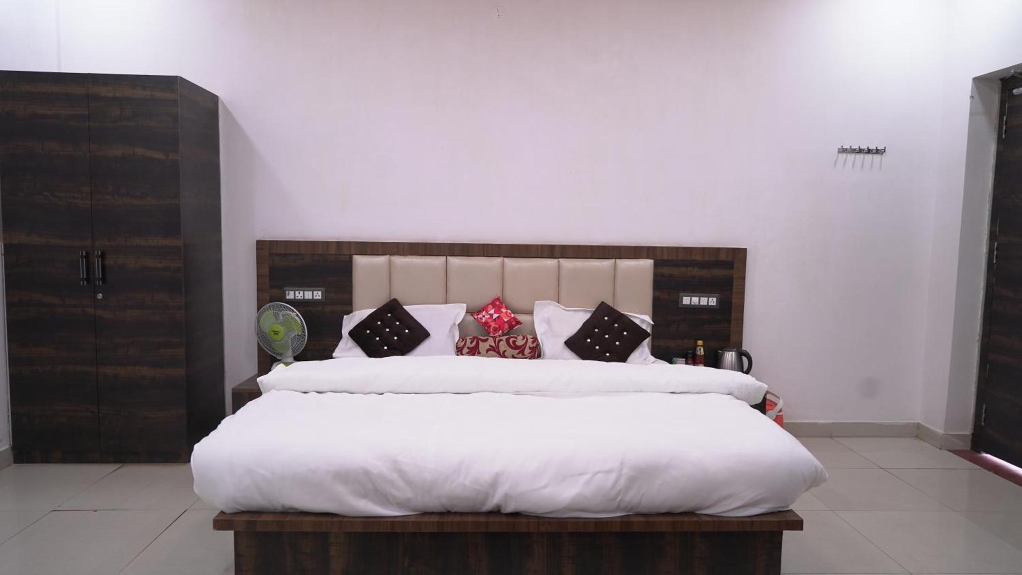 Rajmahal Resort Banquet Hall And Hotel Patna  Buitenkant foto