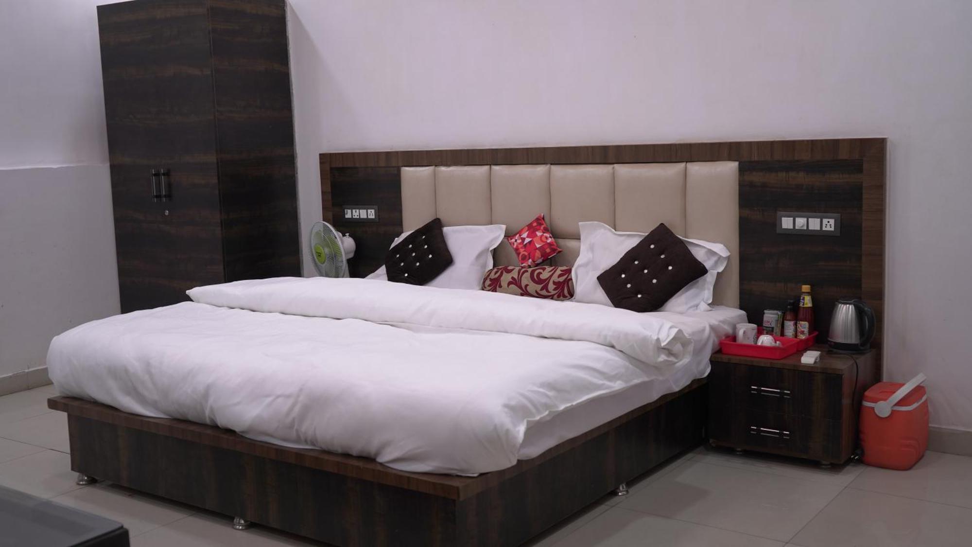 Rajmahal Resort Banquet Hall And Hotel Patna  Buitenkant foto